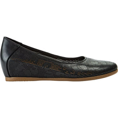 Baretraps POSTURE Black Perforated Nixy Flats