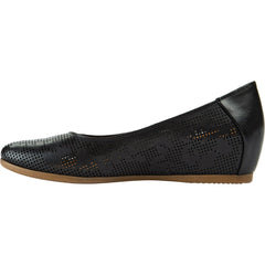 Baretraps POSTURE Black Perforated Nixy Flats
