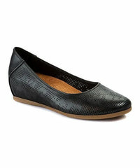 Baretraps POSTURE Black Perforated Nixy Flats
