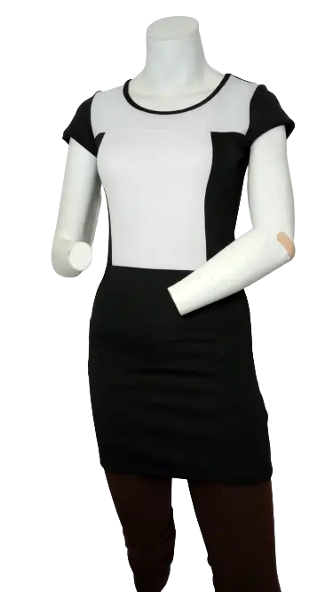 Love In Women’s Black/White Retro Short Sleeve Dress, Size Small