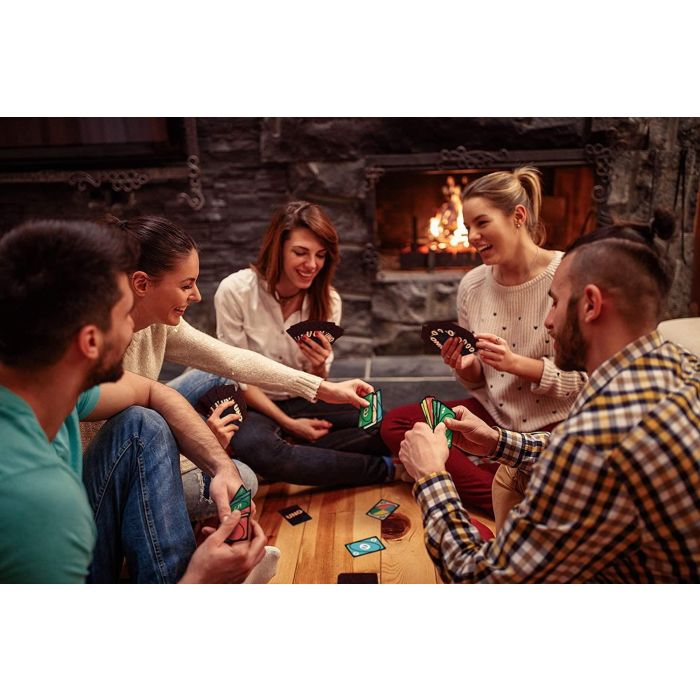 Mattel UNO - Iconic 2000s Edition - Family Card Game